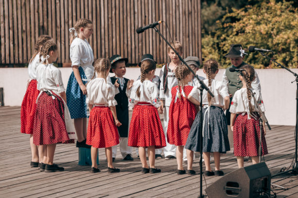 Folklórne slávnosti v Dulovciach