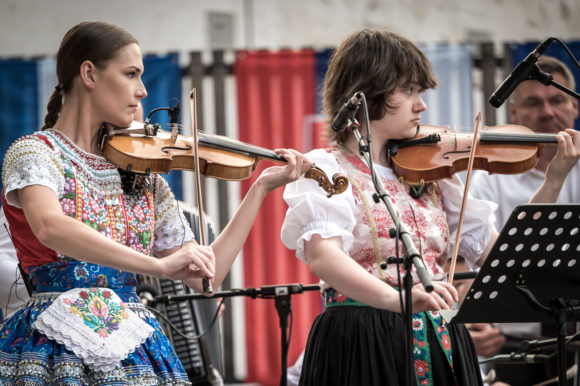 Folklórne slávnosti v Dulovciach